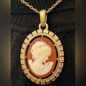 Elegant Gold Cameo Pendant Necklace 22 inches